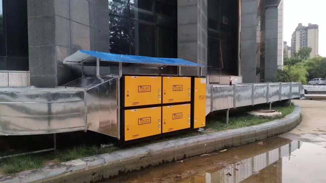 餐飲企業如何理性選擇<a href=http://www.cq-sc.com/ target=_blank class=infotextkey>油煙凈化器</a>