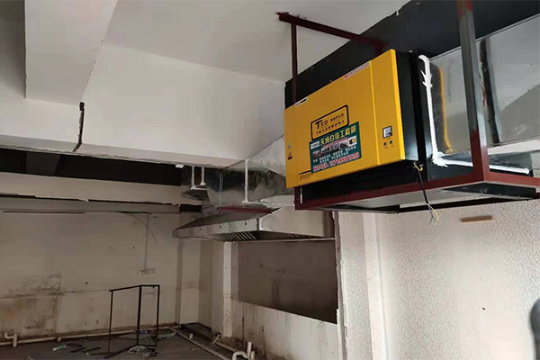 油煙凈化器安裝在風(fēng)機(jī)前面還是后面 油煙凈化器安裝在風(fēng)機(jī)前面還是后面